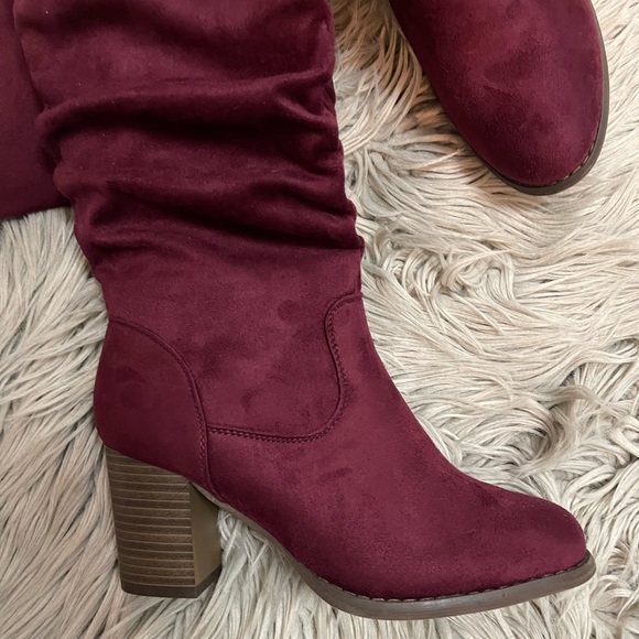 Knee High boots - Picture 4 of 4